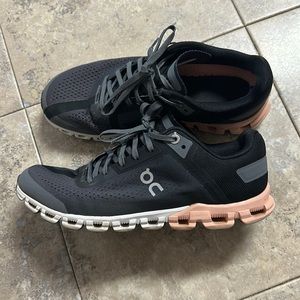 On Cloud Women’s Running Shoes Size 7.5